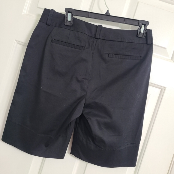 Banana Republic black bermuda short size 6 *P1 - Picture 4 of 4